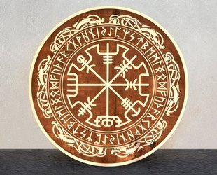 Vegvísir / drewno